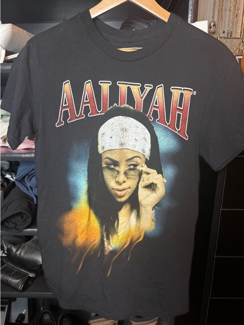 Vintage Aaliyah Graphic Tee - Black with Red & Yellow Artwork 💛 90’s